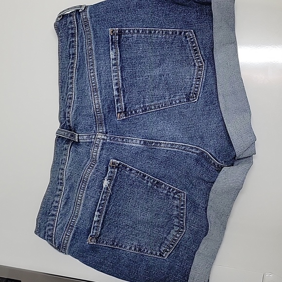 Old Navy Mid-Rise boyfriend shorts Size 6 - Picture 2 of 6